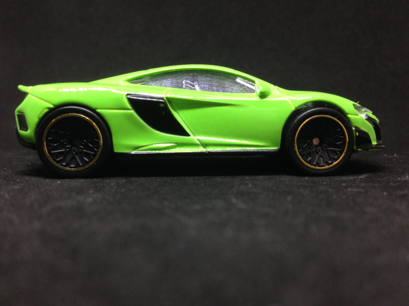 Illustration for article titled Thursday on the Thames: Custom McLaren 675LT